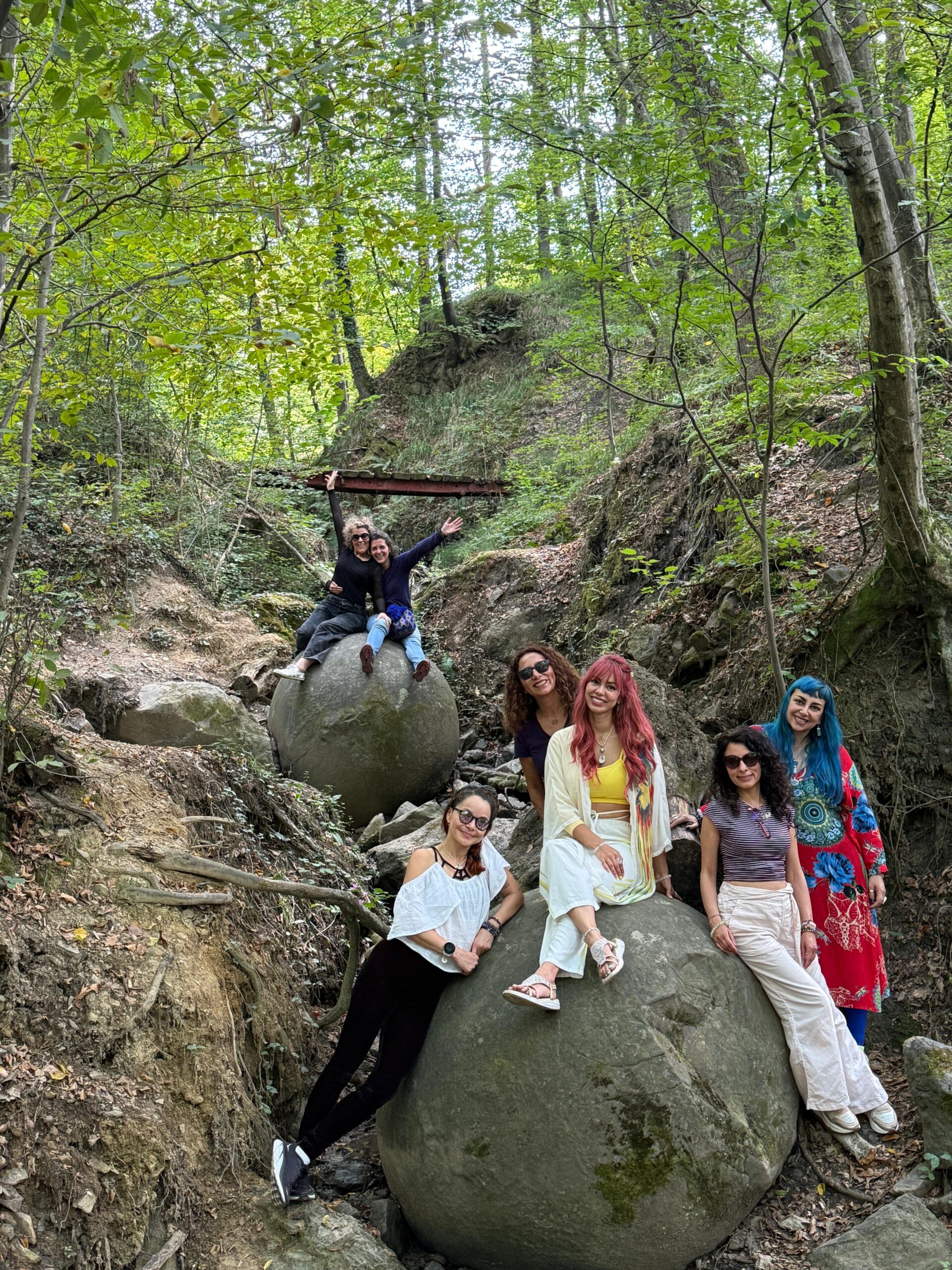 grupo de personas en un retiro espiritual en Bosnia