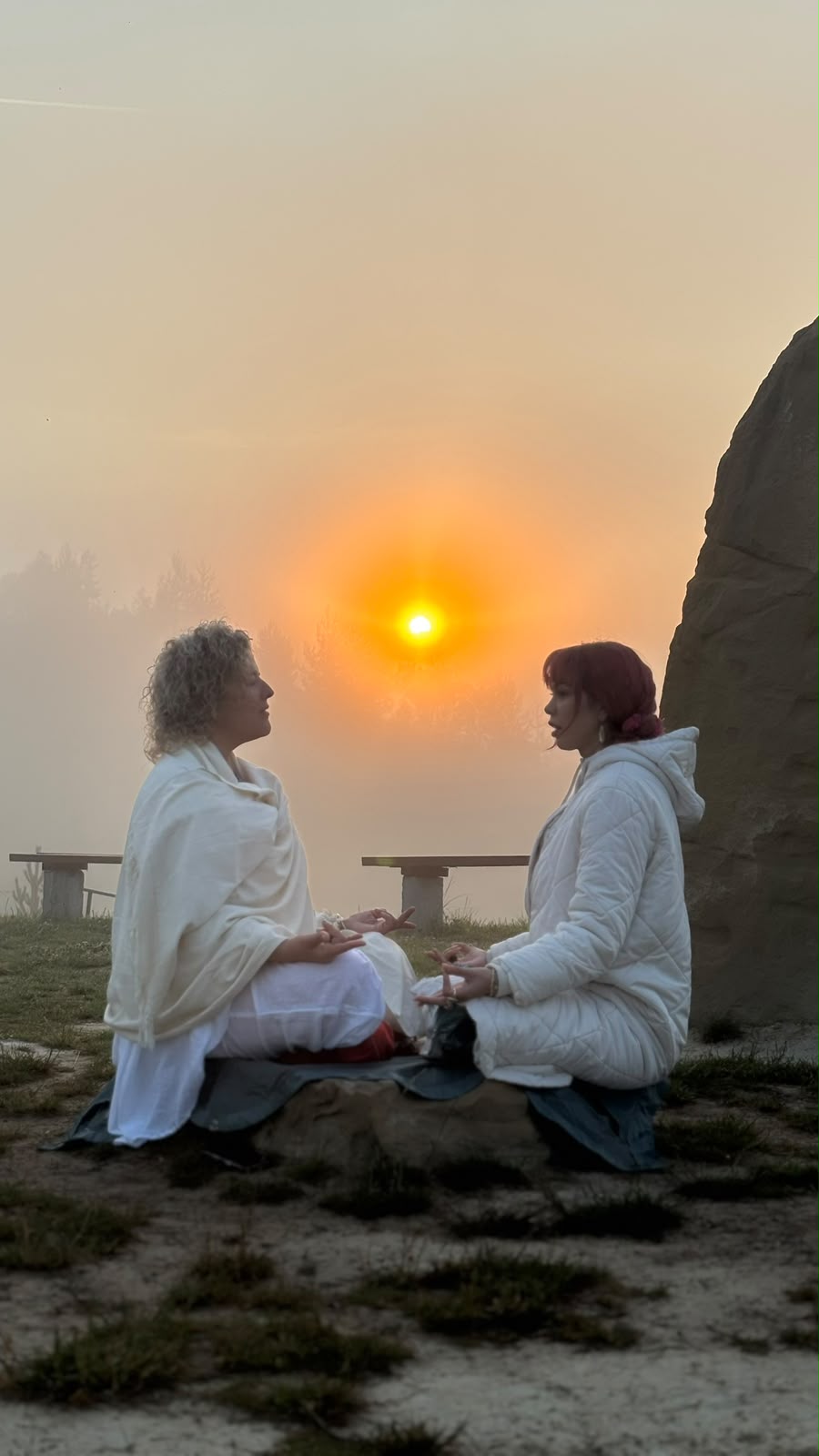 grupo de personas en un retiro espiritual en Bosnia