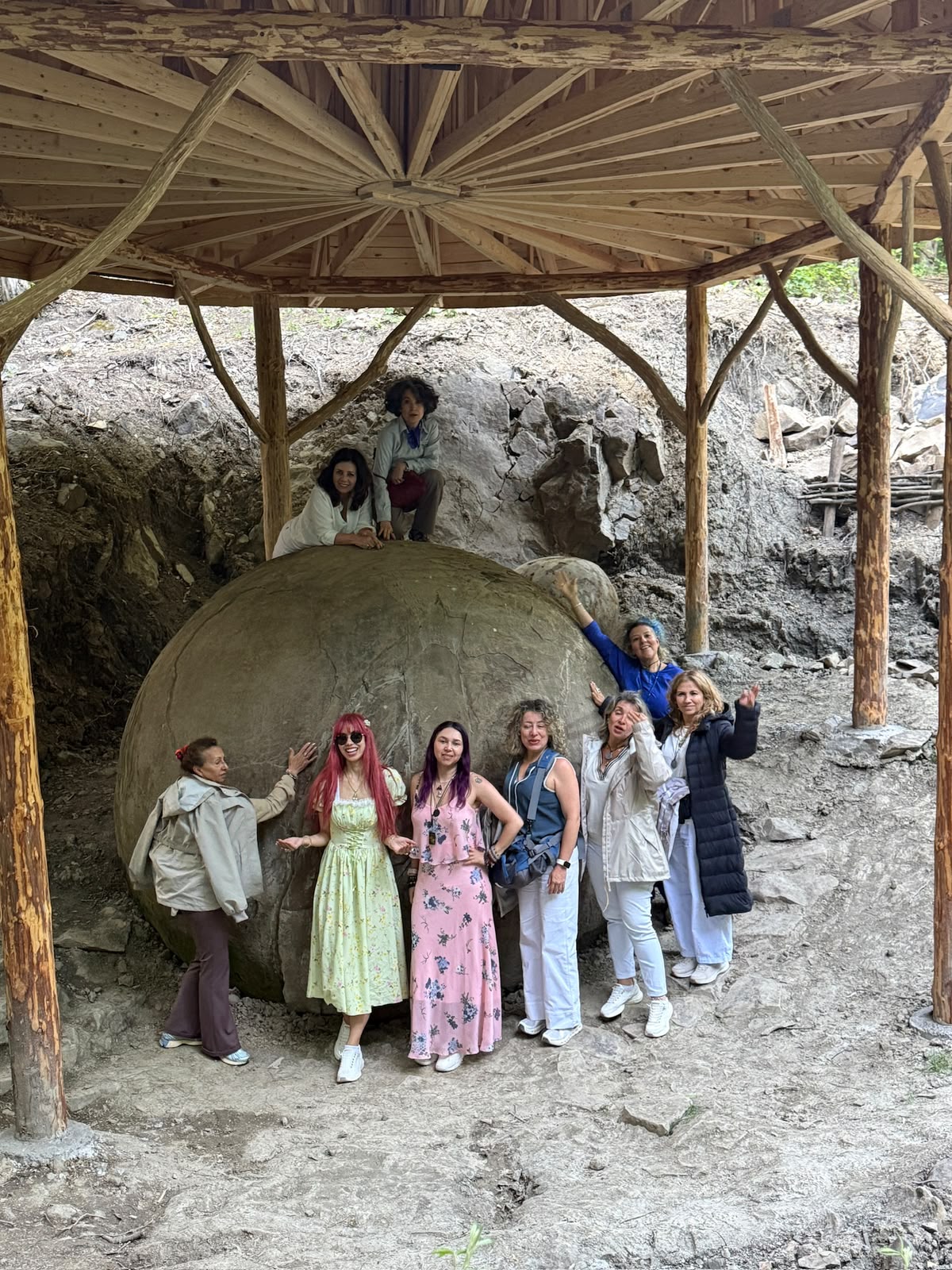 grupo de personas en un retiro espiritual en Bosnia